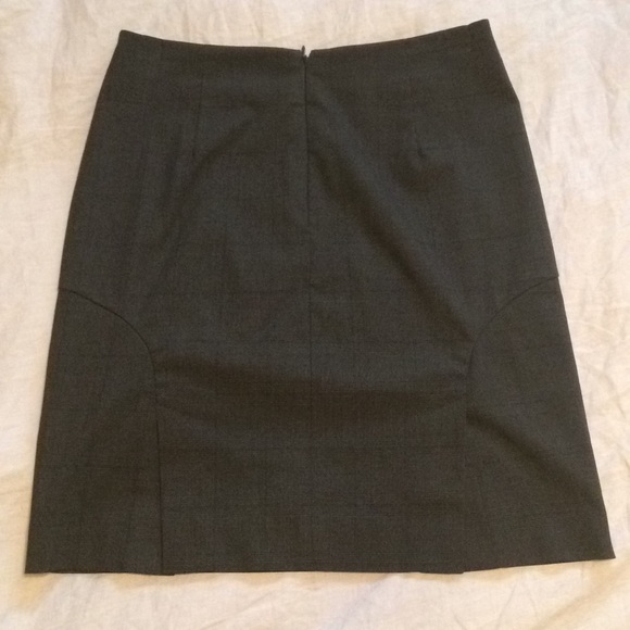 Beautiful Dark grey Banana Republic pencil skirt - Picture 3 of 5